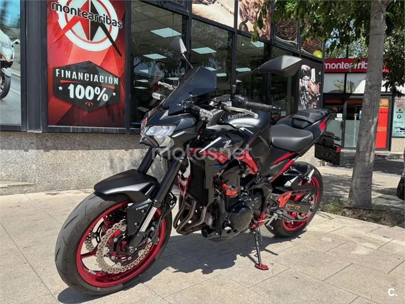 Kawasaki Z900 – Vista 18