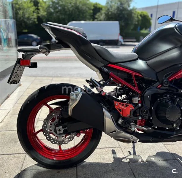 Kawasaki Z900 – Vista 9