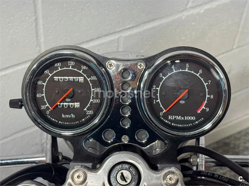 Triumph Thunderbird 900 – Vista 6