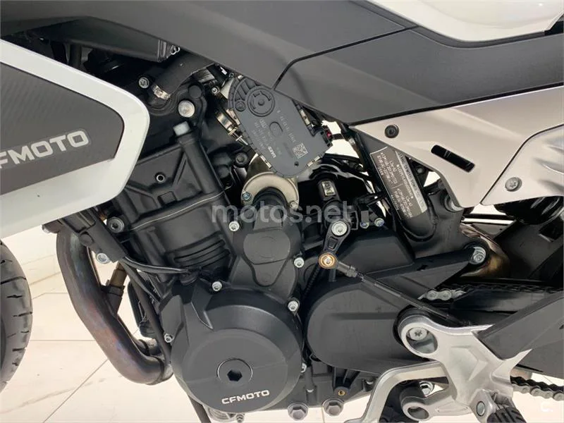 CFMOTO 800 NK Advanced – Vista 11