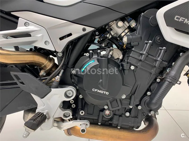 CFMOTO 800 NK Advanced – Vista 10