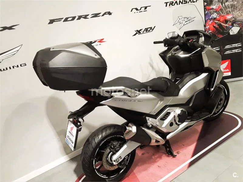 Honda Forza 750 – Vista 3