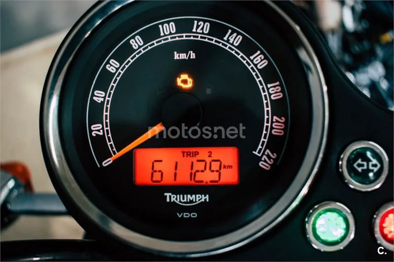 Triumph Bonneville T100 – Vista 3