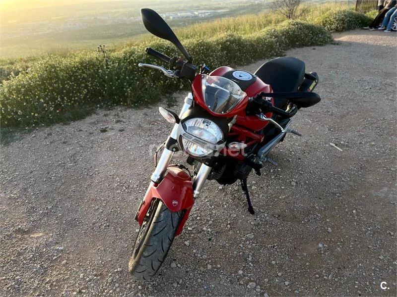 Ducati Monster 696+ – Vista 3