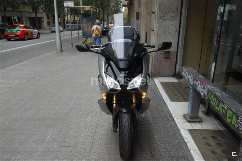 Honda Forza 750 – Vista 15