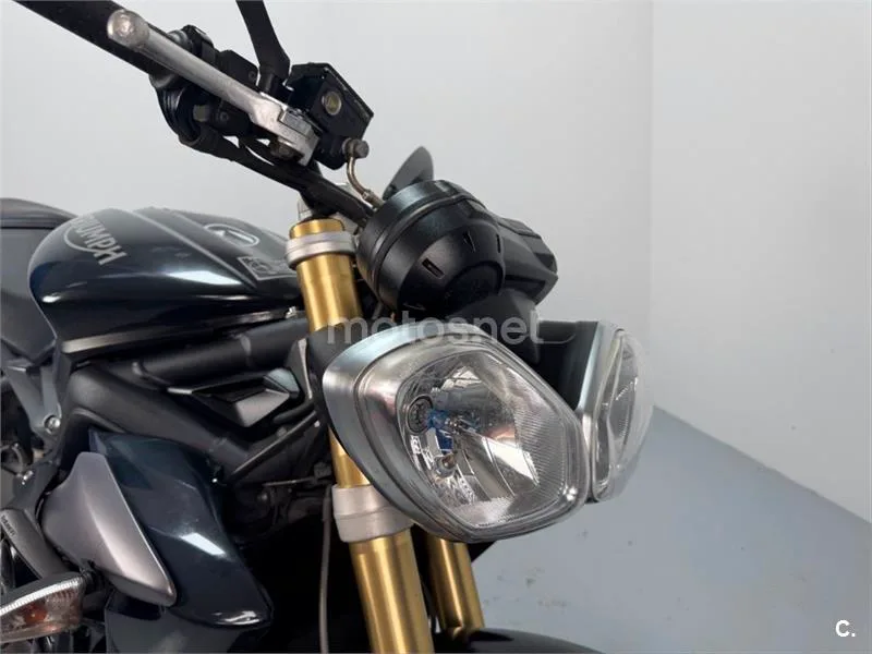 Triumph Street Triple – Vista 6