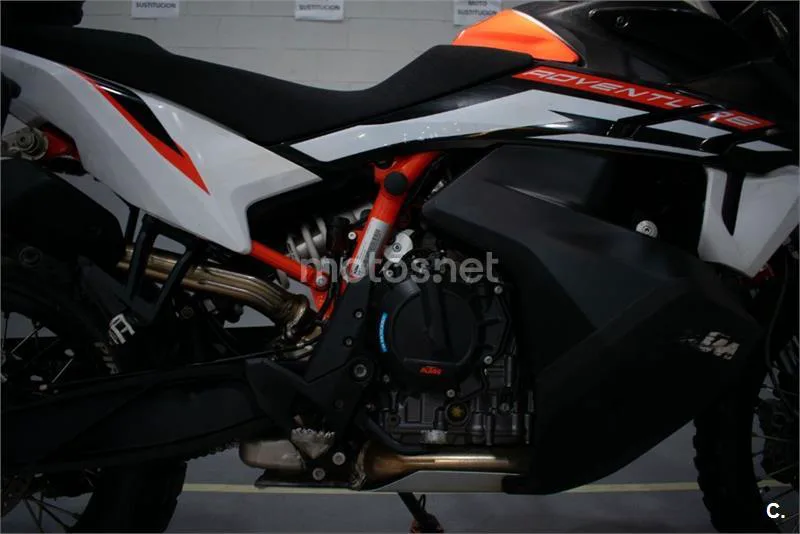 KTM 890 – Vista 9