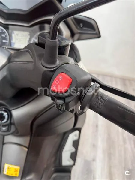 Yamaha XMAX 300 – Vista 11