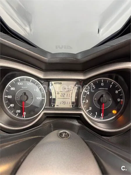 Yamaha XMAX 300 – Vista 9