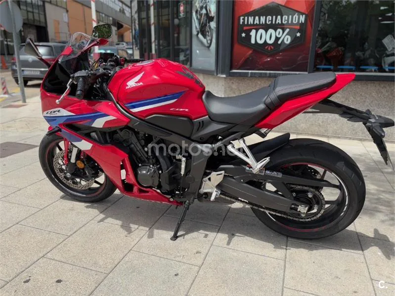 Honda CBR 650 R – Vista 12
