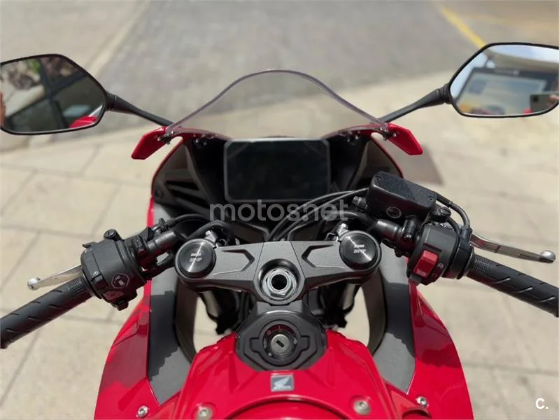 Honda CBR 650 R – Vista 15