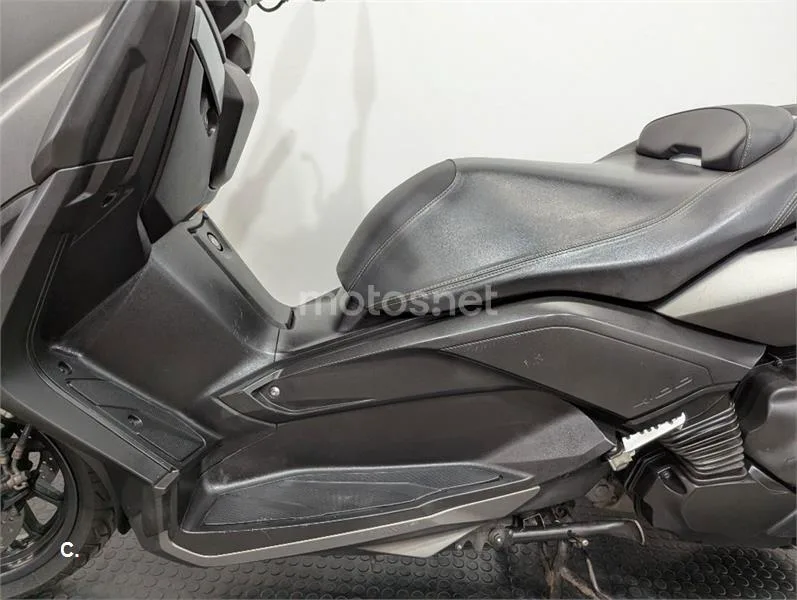Yamaha XMAX 400 – Vista 3