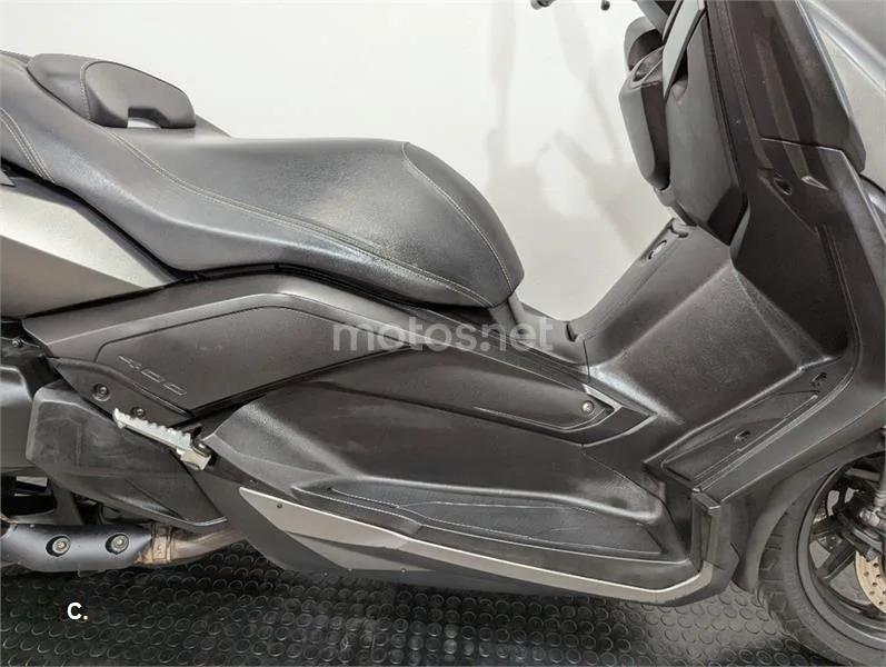 Yamaha XMAX 400 – Vista 7