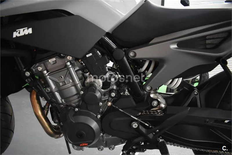 KTM 790 – Vista 12