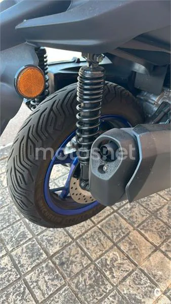 Yamaha XMAX 300 – Vista 12
