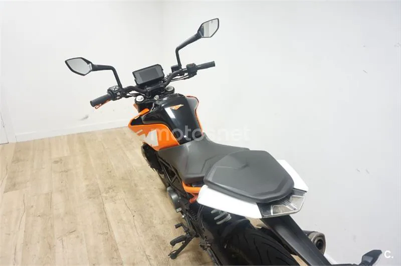KTM 125 – Vista 5