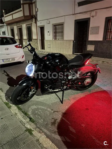 MV Agusta DRAGSTER  800 – Vista 2