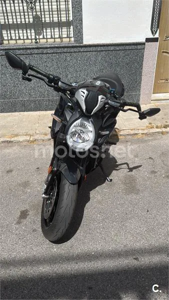 MV Agusta DRAGSTER  800 – Vista 4