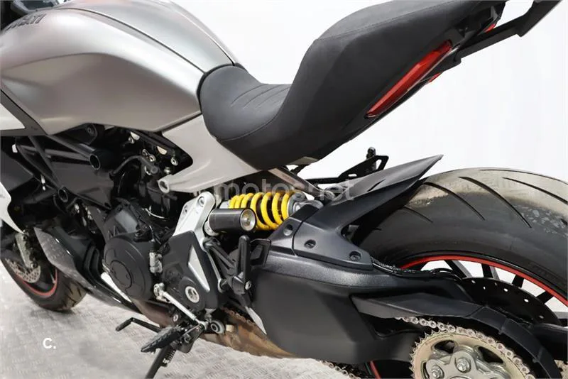 Ducati Diavel – Vista 14