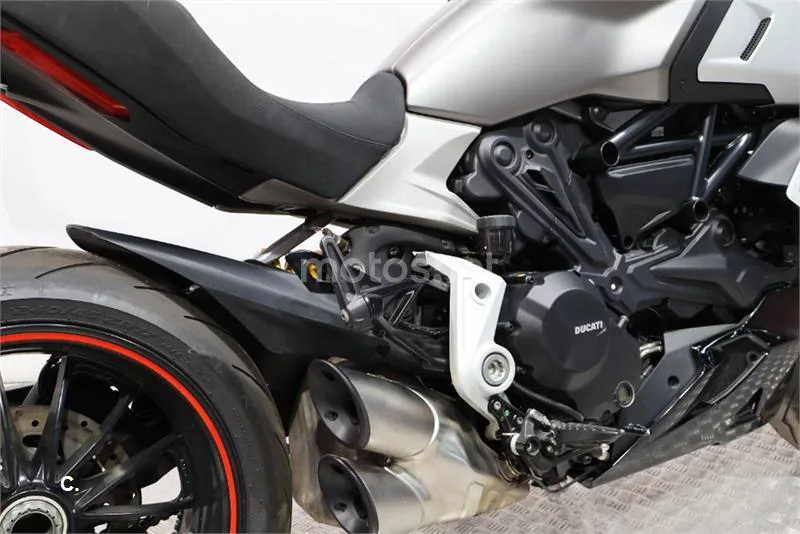 Ducati Diavel – Vista 15
