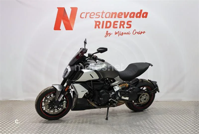 Ducati Diavel – Vista 4