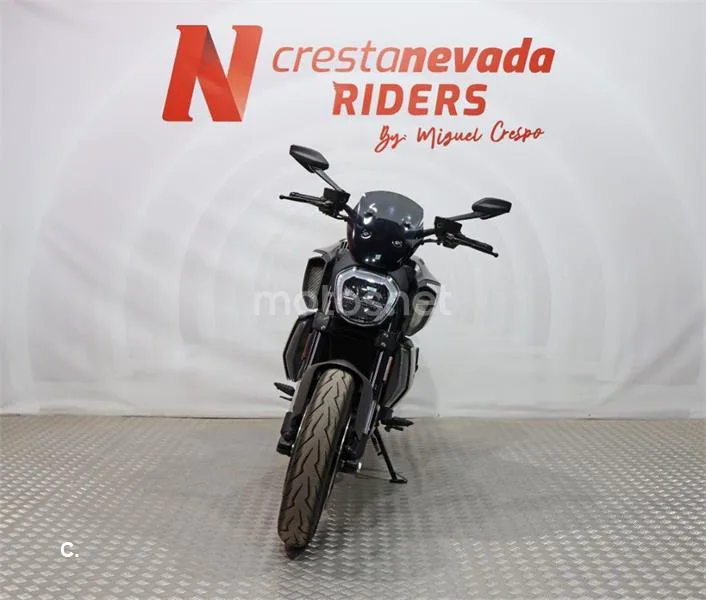 Ducati Diavel – Vista 5
