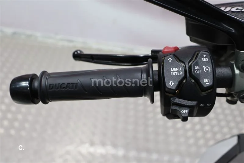 Ducati Diavel – Vista 8