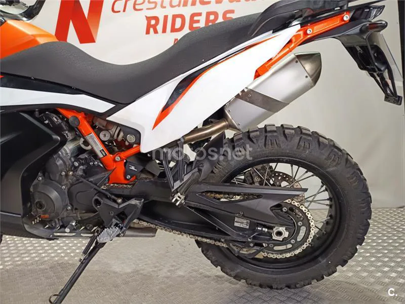 KTM 890 – Vista 11