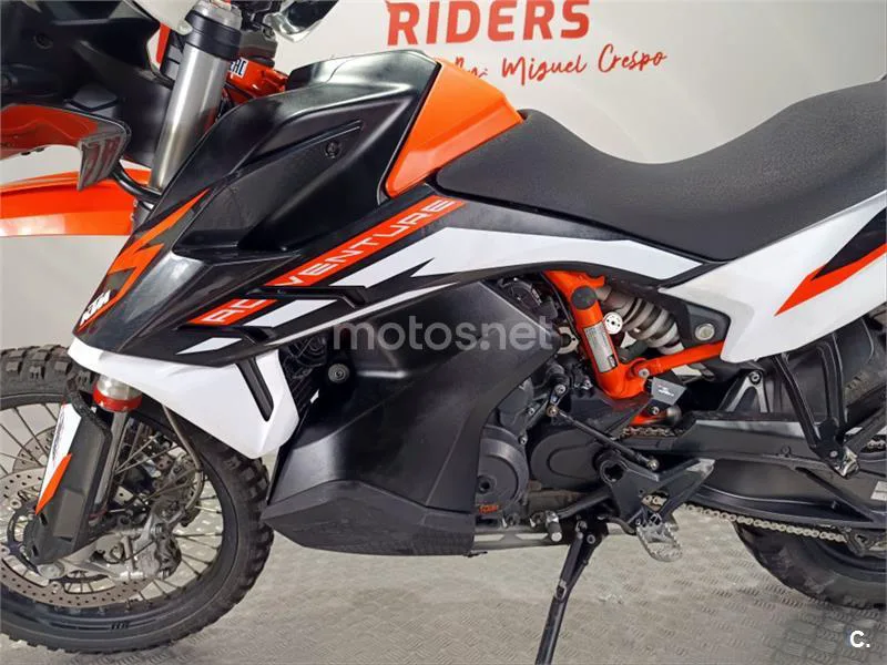 KTM 890 – Vista 14