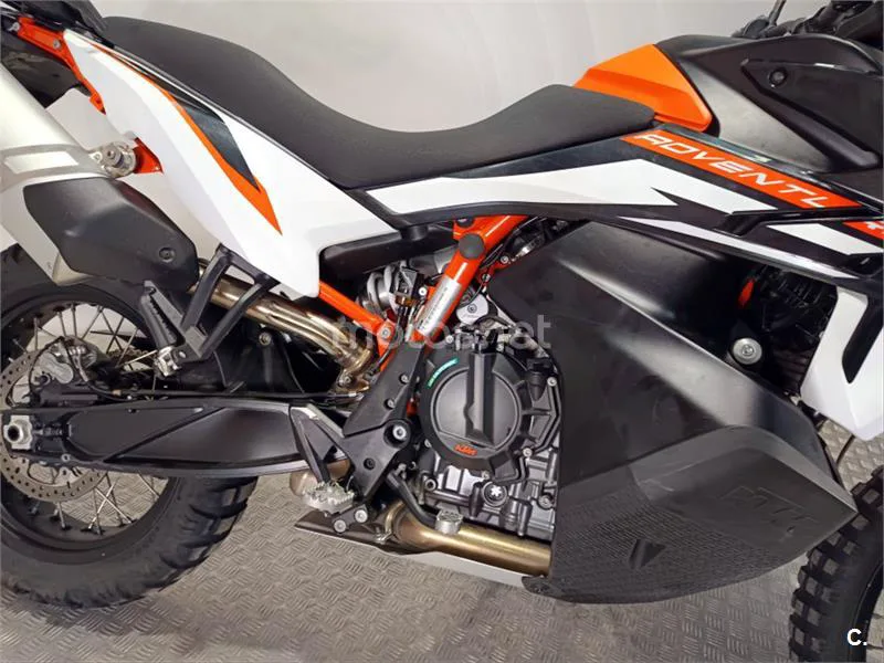 KTM 890 – Vista 17