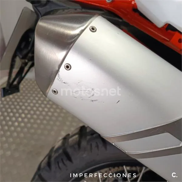 KTM 890 – Vista 19