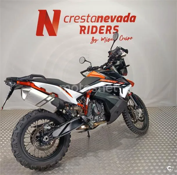 KTM 890 – Vista 4