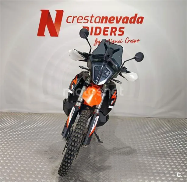 KTM 890 – Vista 7