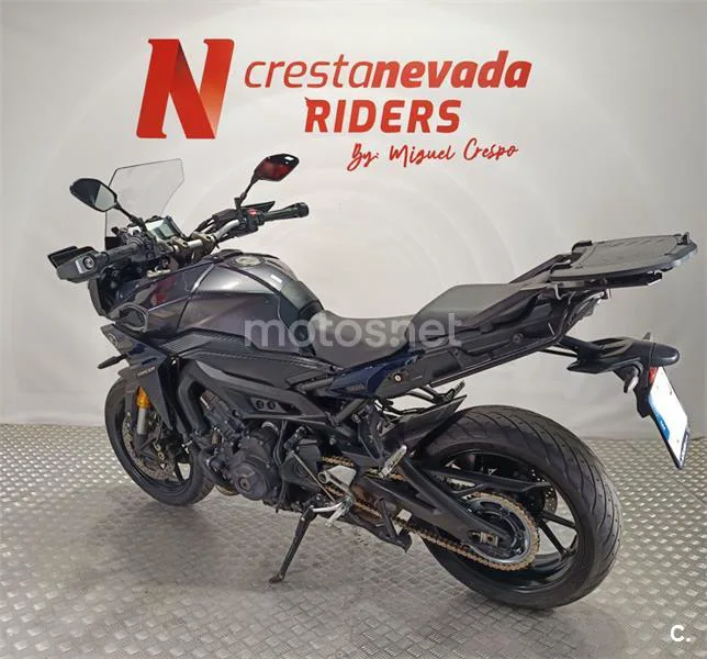 Yamaha MT-09 – Vista 16