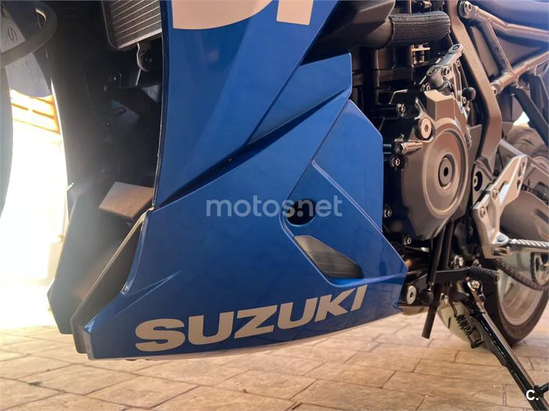 Suzuki GSX-8R – Vista 7