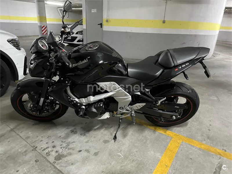Kawasaki Z 750 – Vista 2