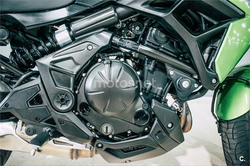 Kawasaki Versys – Vista 8