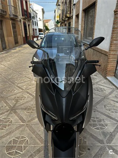 Yamaha XMAX 400 – Vista 12