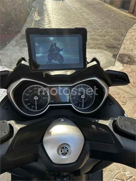 Yamaha XMAX 400 – Vista 22