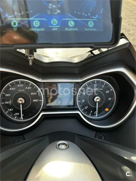Yamaha XMAX 400 – Vista 23