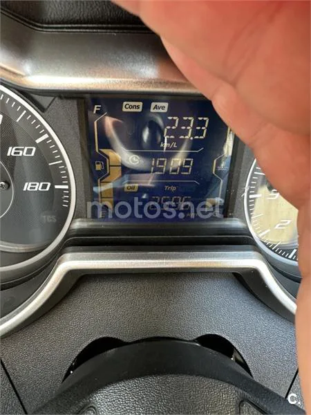 Yamaha XMAX 400 – Vista 24