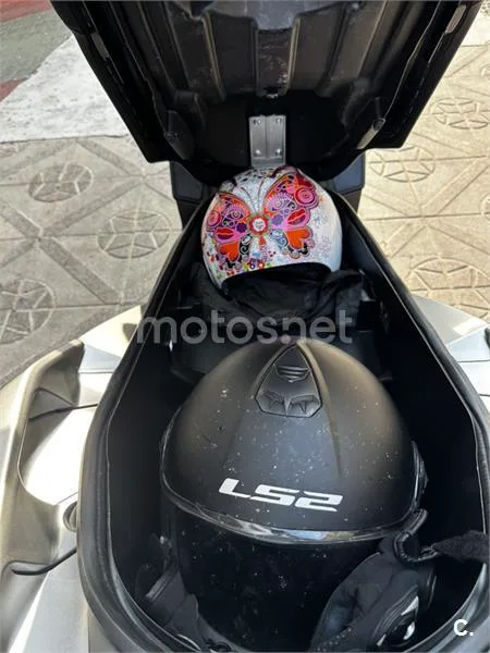 Yamaha XMAX 400 – Vista 25