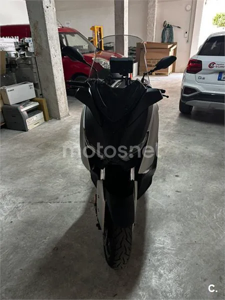 Yamaha XMAX 400 – Vista 4