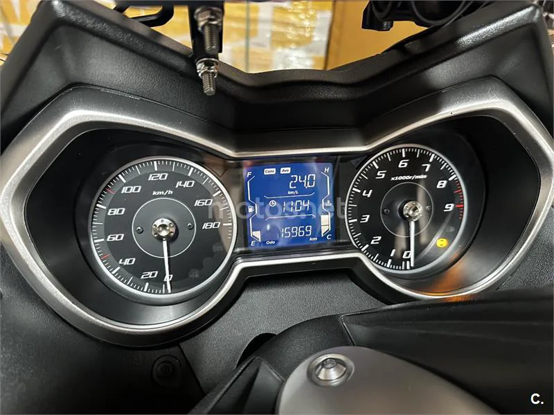 Yamaha XMAX 400 – Vista 7
