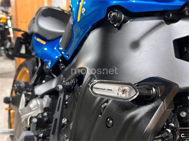Yamaha XSR 900 – Vista 15