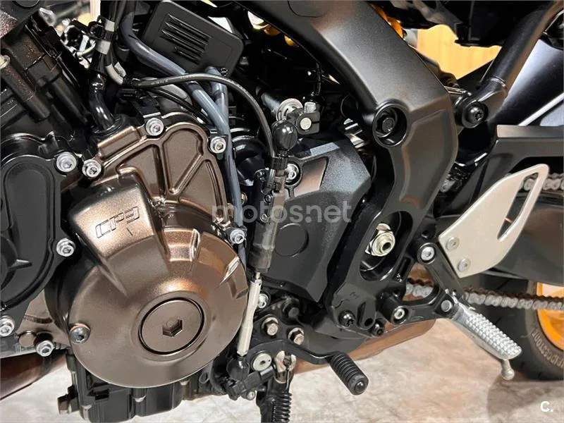 Yamaha XSR 900 – Vista 45