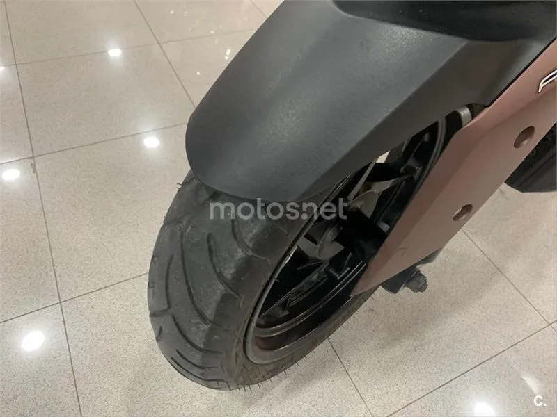 Yamaha XMAX 300 – Vista 15