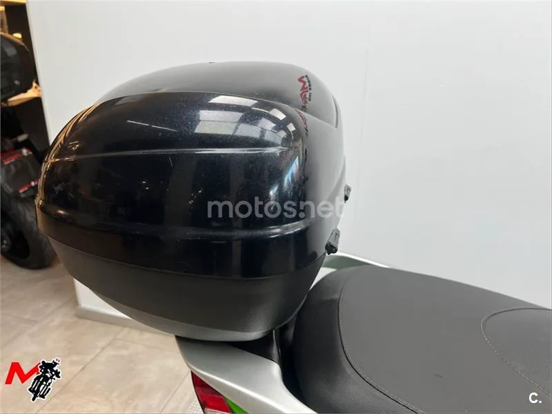 Kawasaki J300 – Vista 6