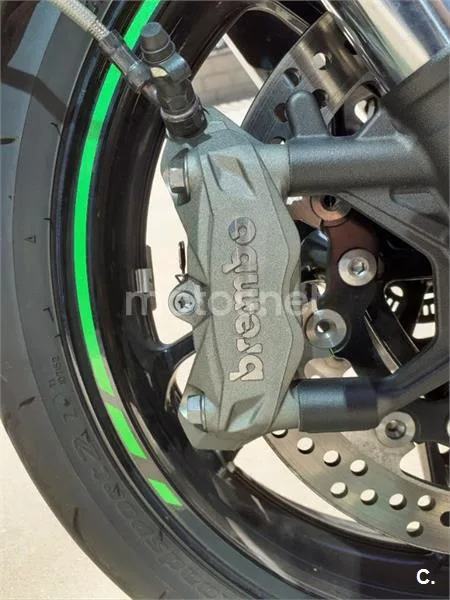 Kawasaki Z900 – Vista 15