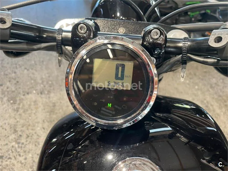 Yamaha XVS 950A Midnight Star – Vista 8